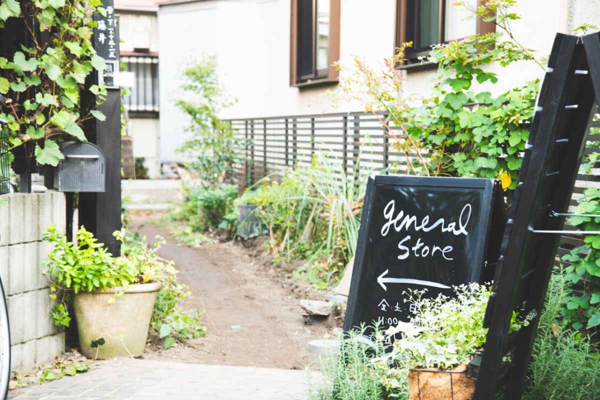入口に出ている看板が目印