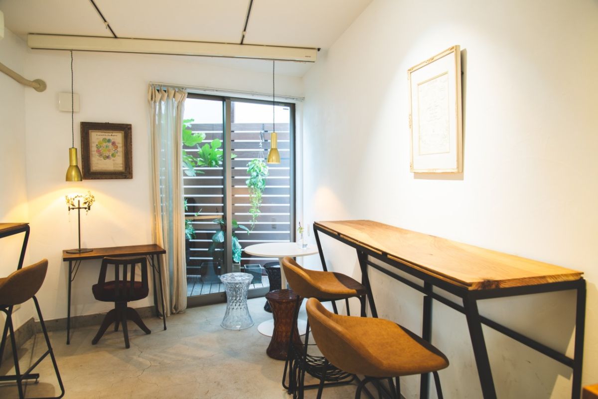 洗練された空間が広がるカフェスペース