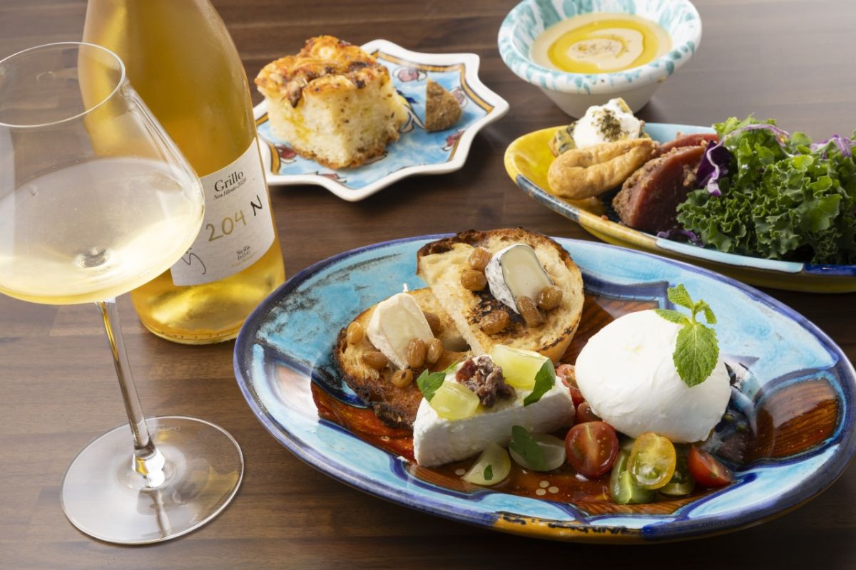 「ランチセットB」2480円、「グラスワイン」740円～