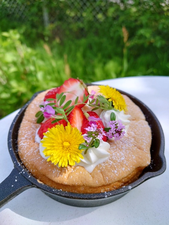 旬のフルーツでデコレーションした期間限定バージョンも見逃せません!