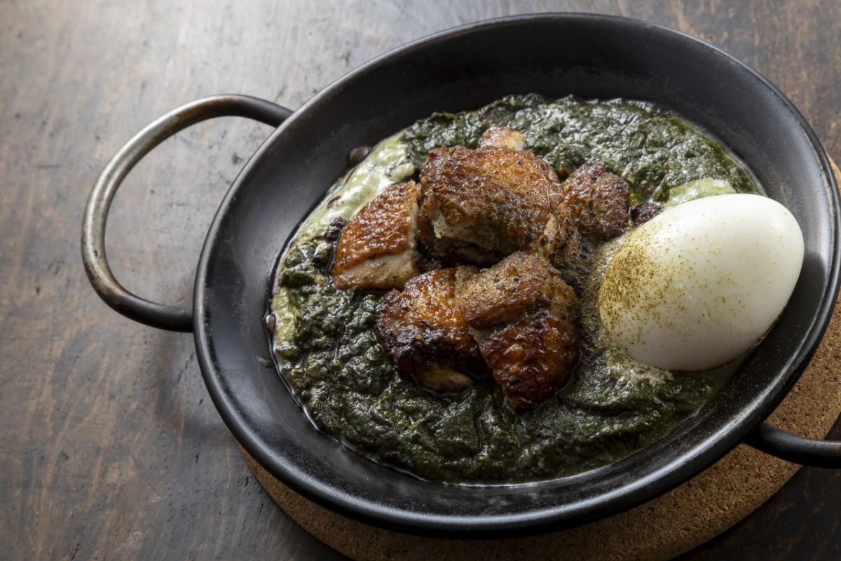 「ほうれん草チキンカレー(半熟卵トッピング)」1300円