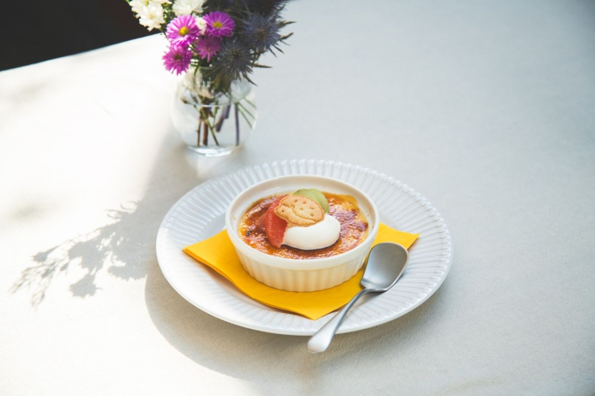 「ピンクグレープフルーツのクレームブリュレ」700円