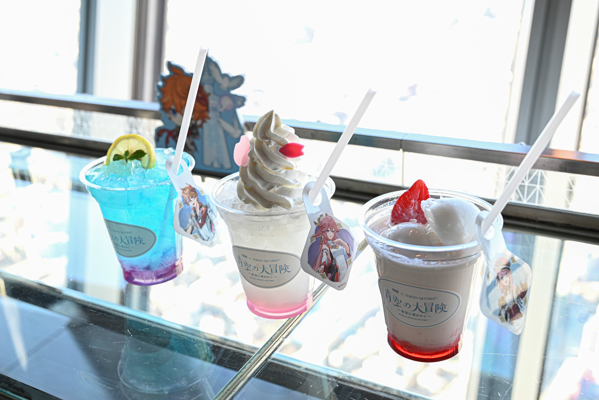 こちらがコラボドリンク3種。右から体⼒回復（イチゴスムージー）、娯楽時間（桜ソーダ）、新たな挑戦（レモネード）となっています