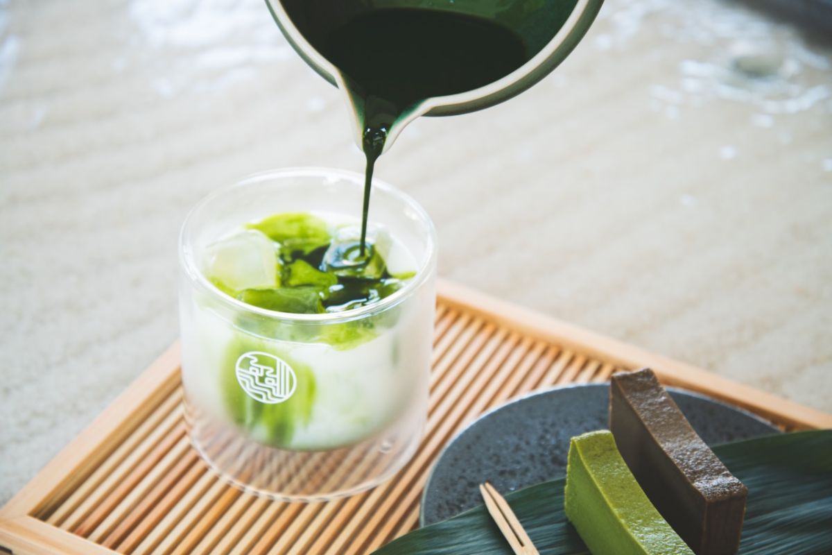 抹茶を注いでもらったら抹茶ラテの完成