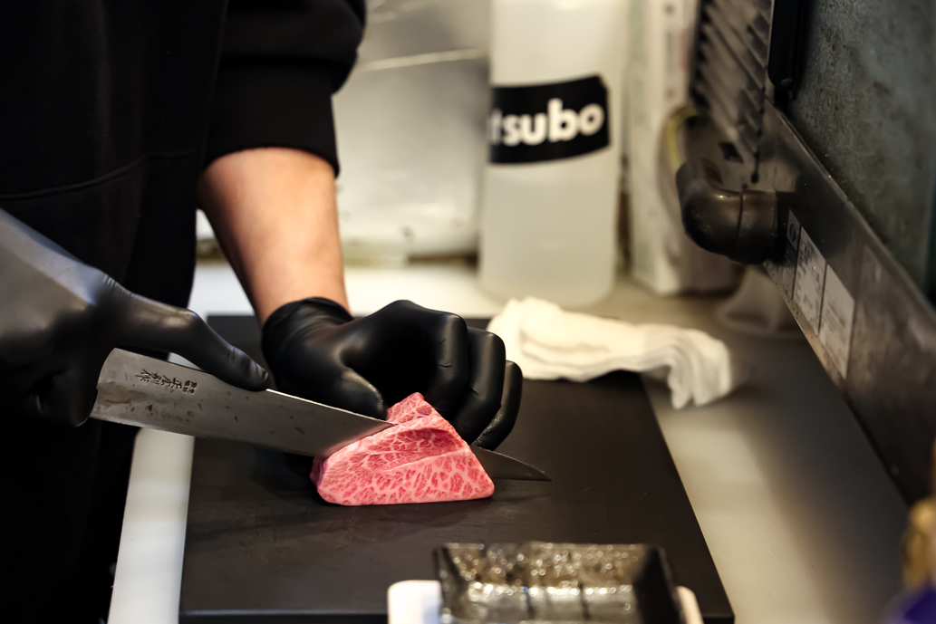 注文が通ってから必要な分を丁寧にカット