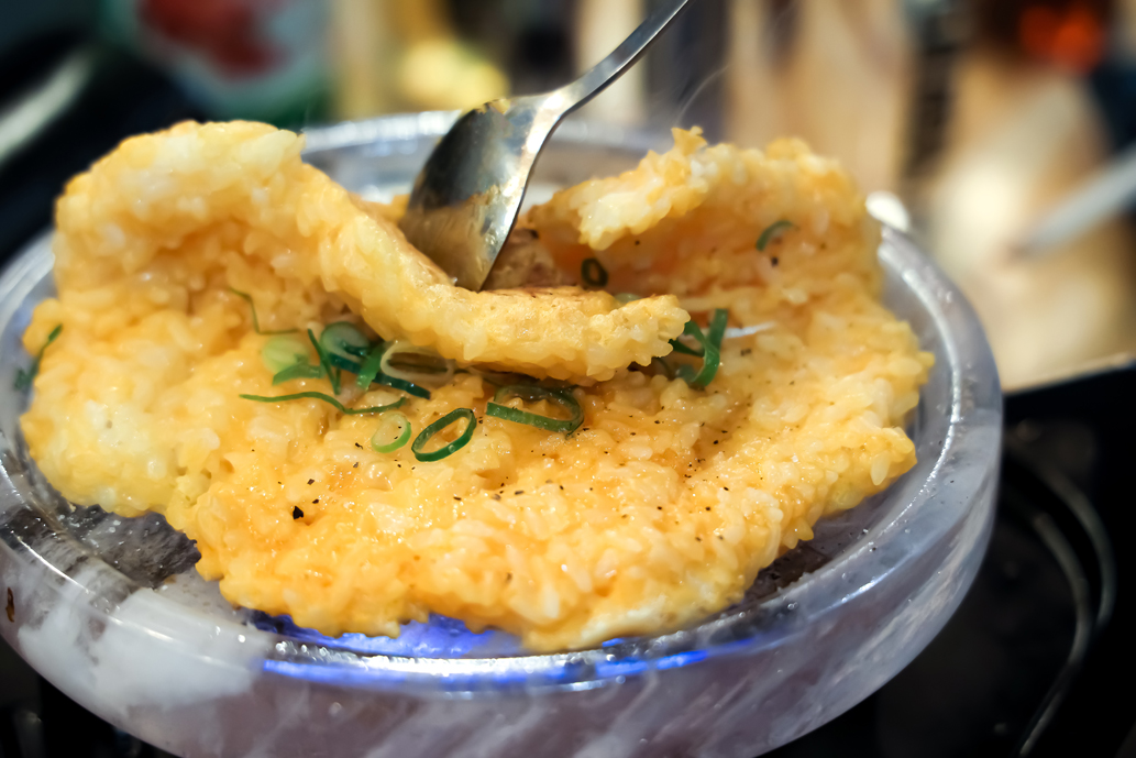 「卵かけごはん」450円を水晶板でチャーハンに！