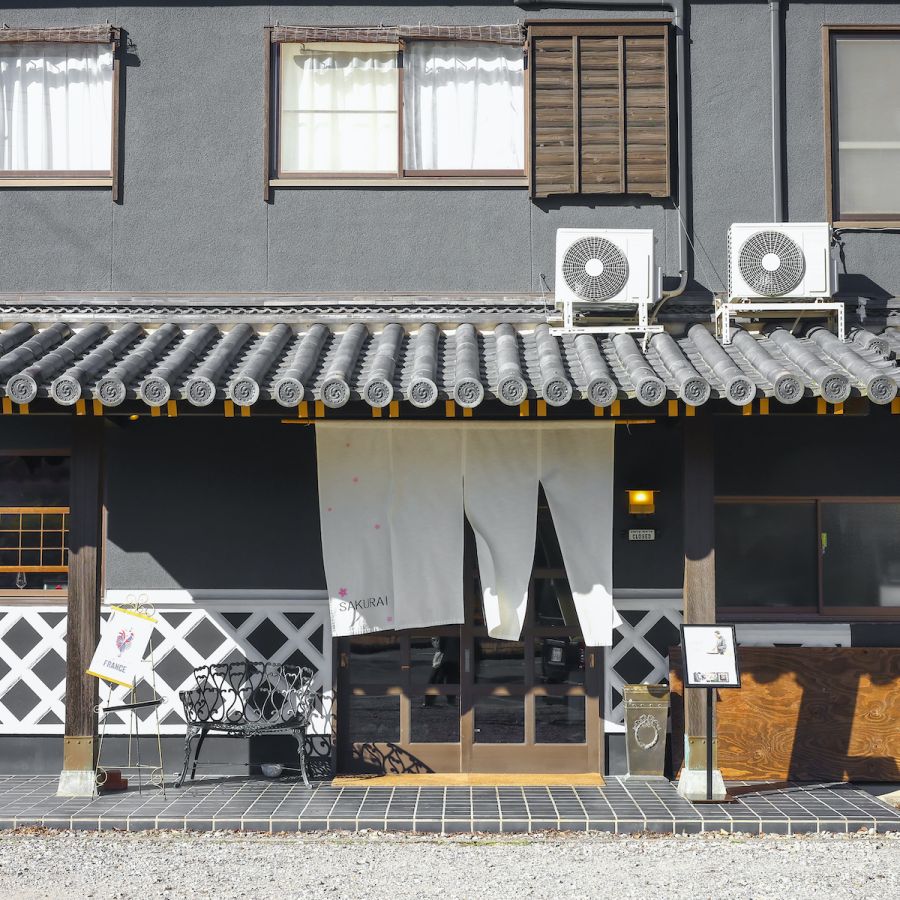 旅館をリノベーションしたノスタルジックな佇まい