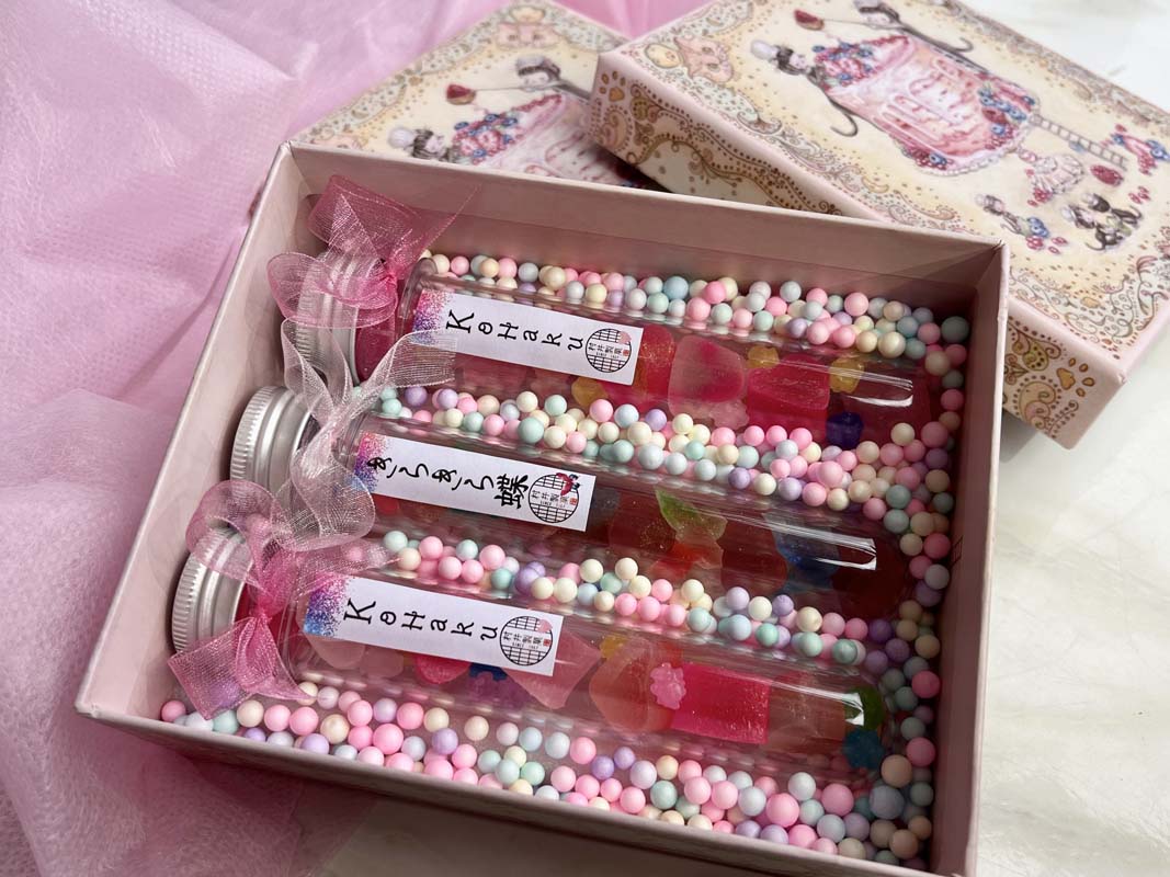 3本セットの箱は、絵本作家・鹿島孝一郎氏がデザイン