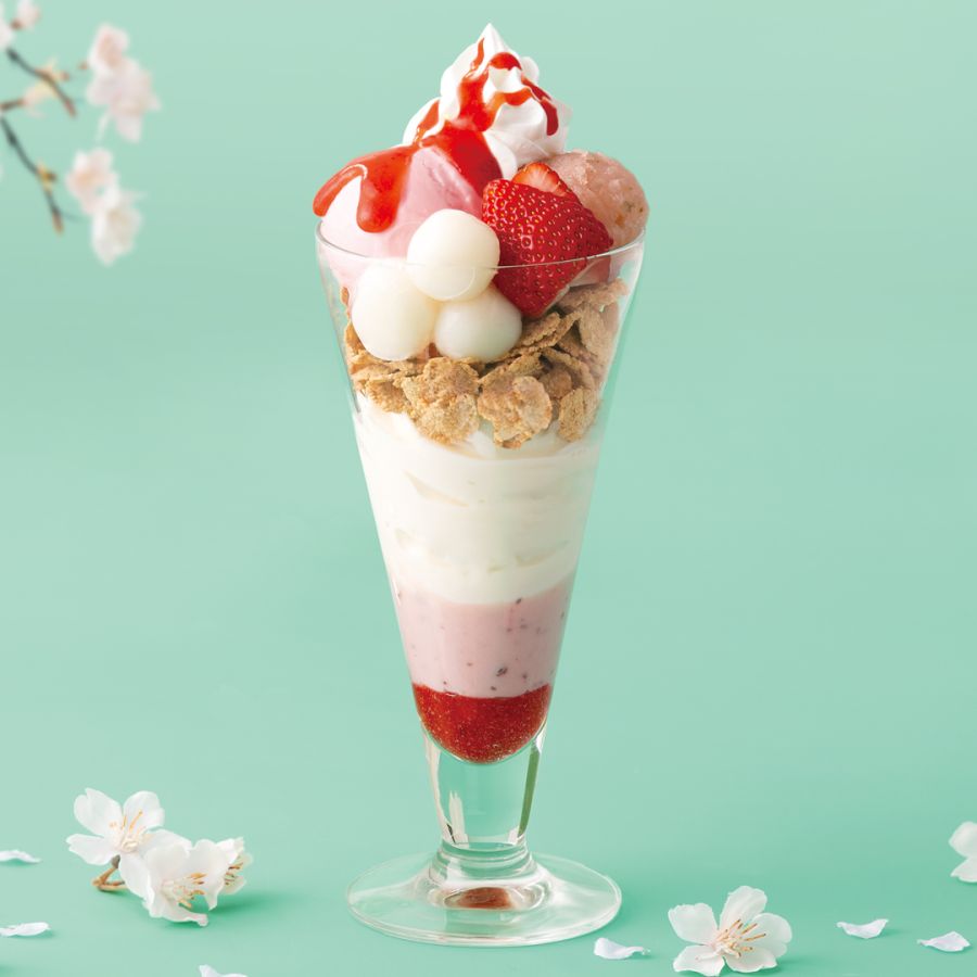 桜ストロベリーパフェ　1350円