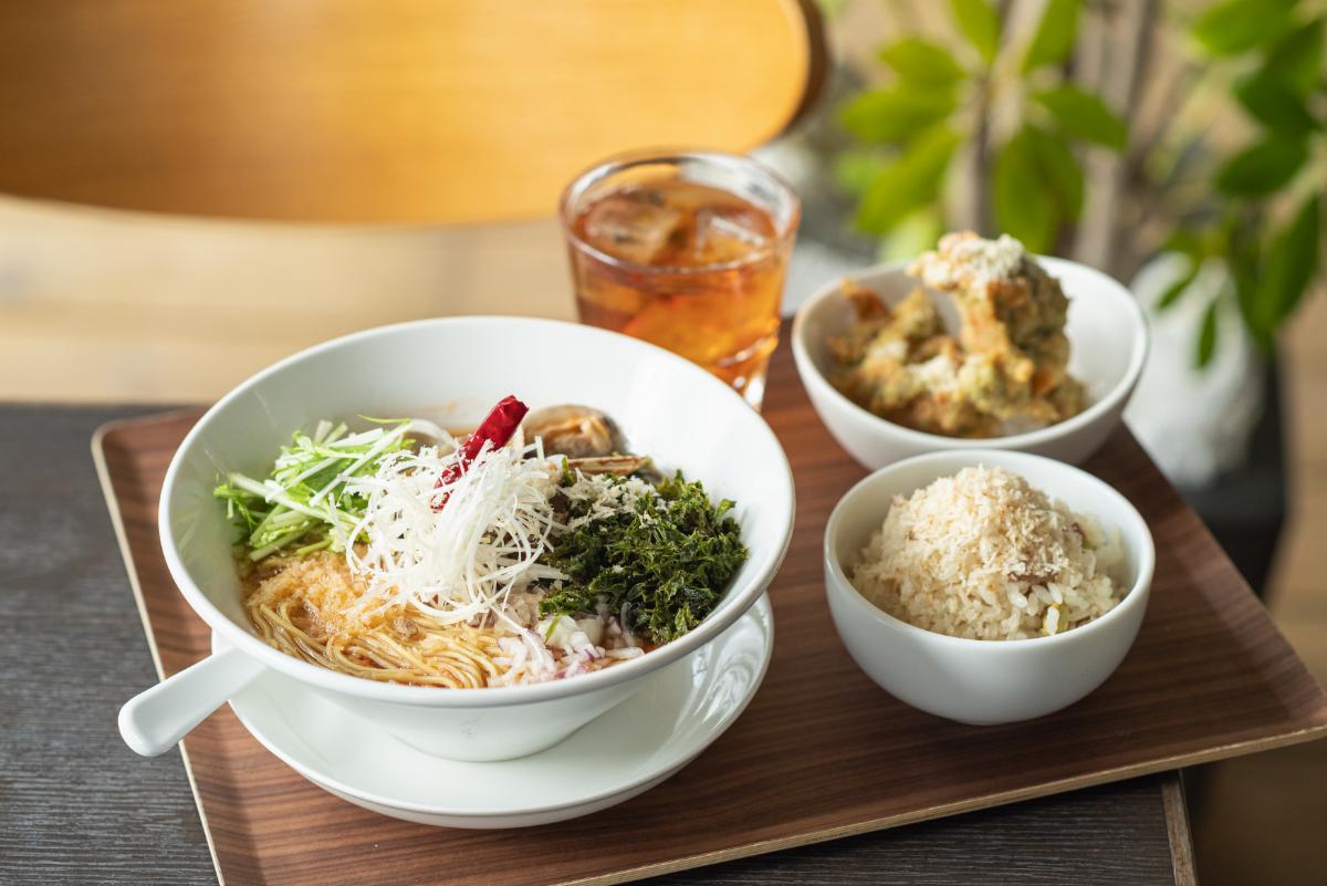 「アサリがモリモリ！ボンゴレヌードル（トマト）」Aセット1480円