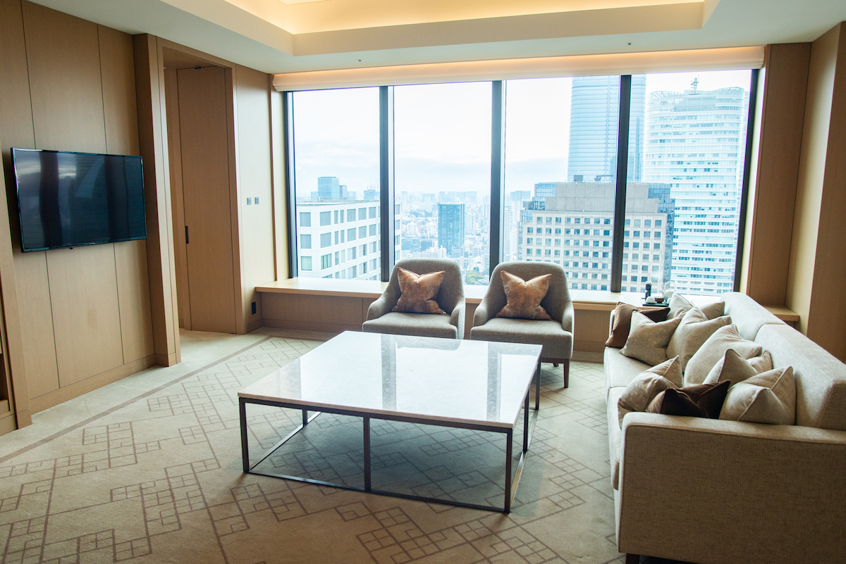 「プレステージタワー」37階にある「クラブスイート」。リビングルームのほか、広々としたベッドルーム、ウォークインクローゼットなどを備えています
