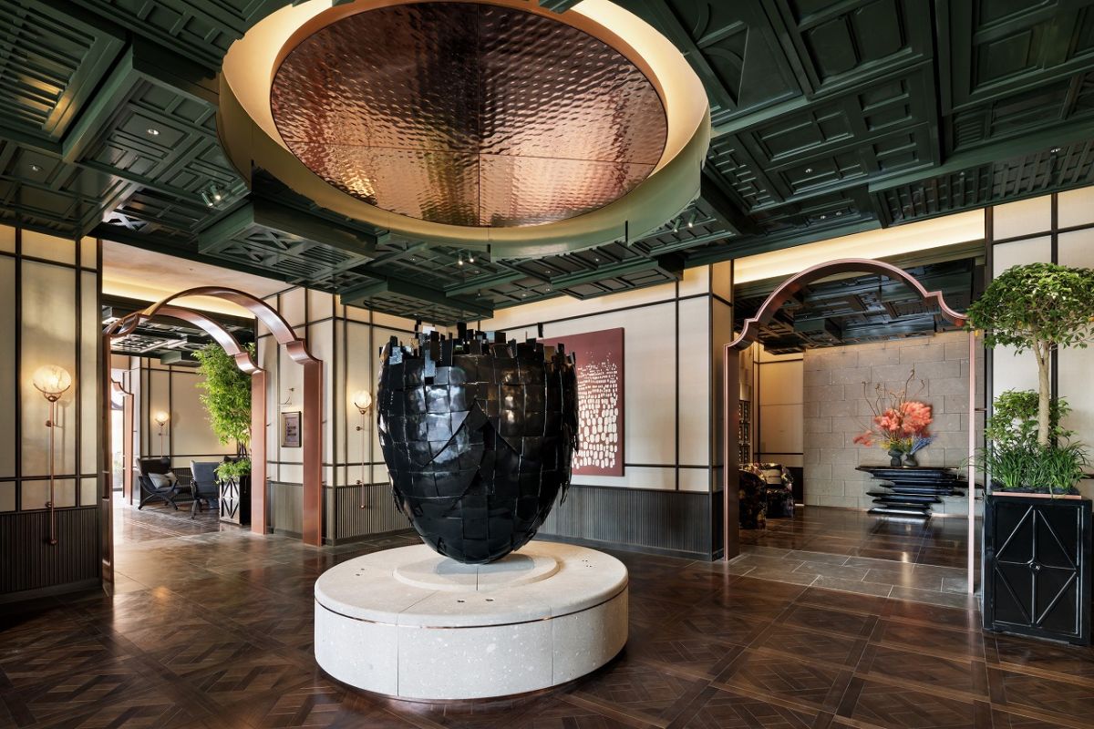 ビール造りに欠かせない重要な原料「ホップ」の立体彫刻／ホテル創成札幌 Mギャラリー