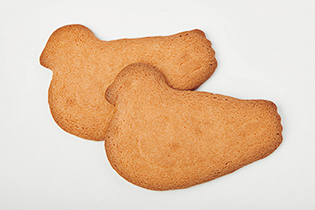 豊島屋「鳩サブレー」4枚入り615円／日持ち：常温で約1カ月