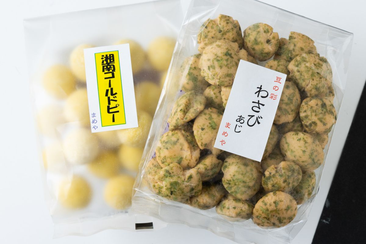 鎌倉まめや「青さわさびピー」65g270円、「湘南ゴールドピー」65g378円／日持ち：常温で2カ月