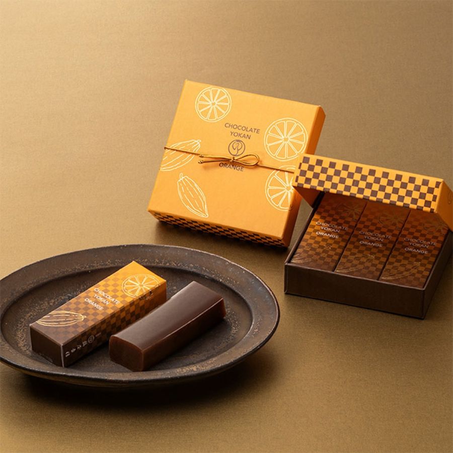「チョコレート羊羹 オレンジ」（1箱、3本入）1199円/鶴屋吉信