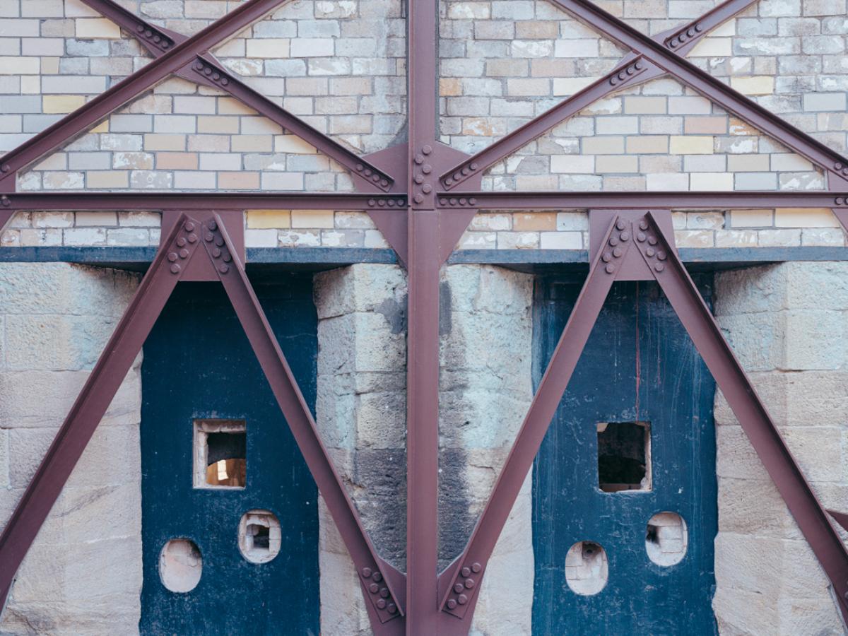 「韮山反射炉」溶かした鉄が流れ出る出湯口 撮影:Swimmy