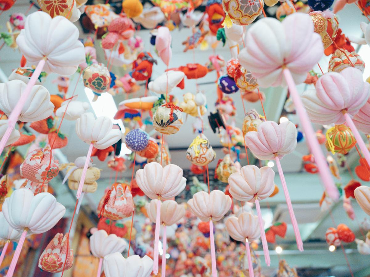 「蔵屋鳴沢」つるし飾り雛 撮影:Swimmy