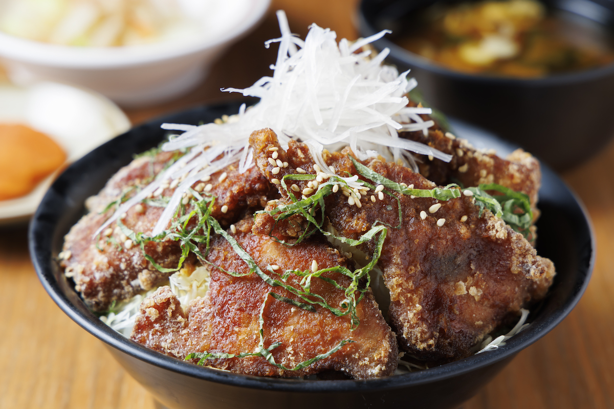 「カツオ竜田丼」780円（2024年5月末まで提供、原材料がなくなり次第終了）