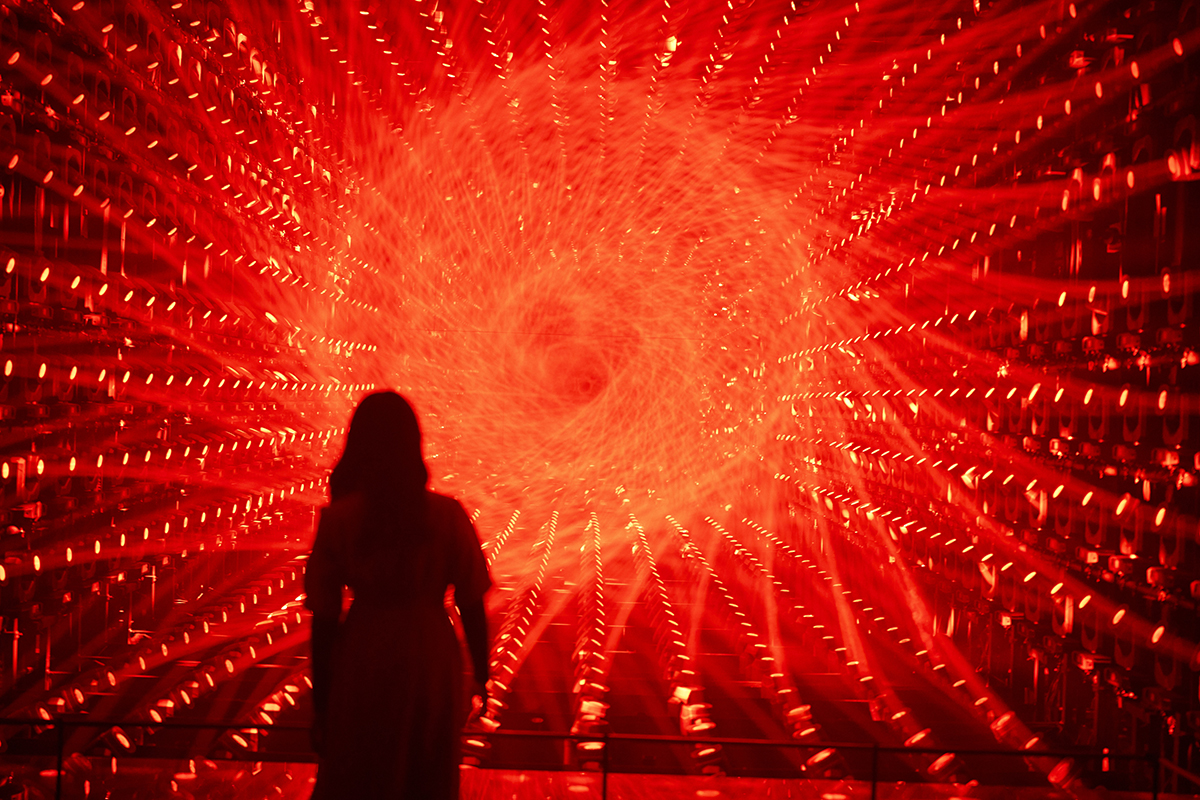 情熱的な赤の光に変化