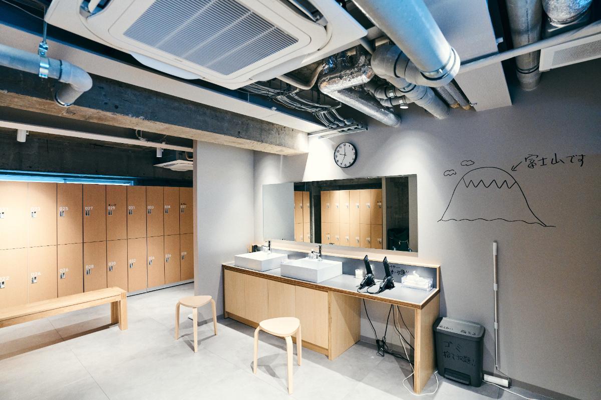 4階「男性用ロッカールーム」