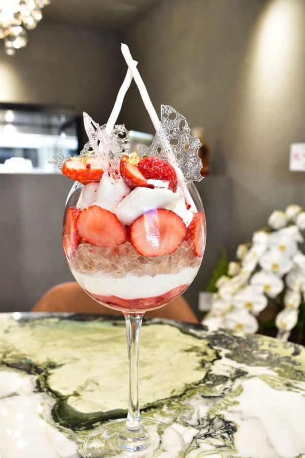 「季節のパフェ」2400円～