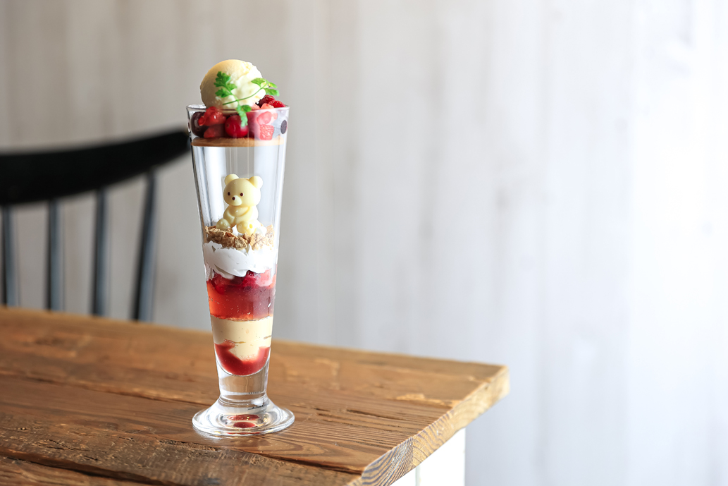 「くまパフェ ベリーくま」1188円