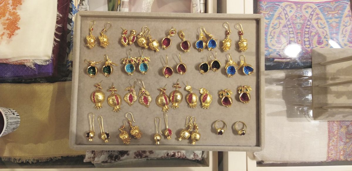 ザクロのアクセサリー