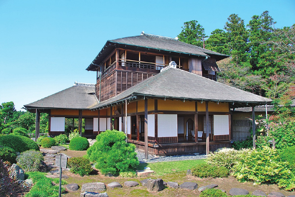 木造2層3階建ての好文亭