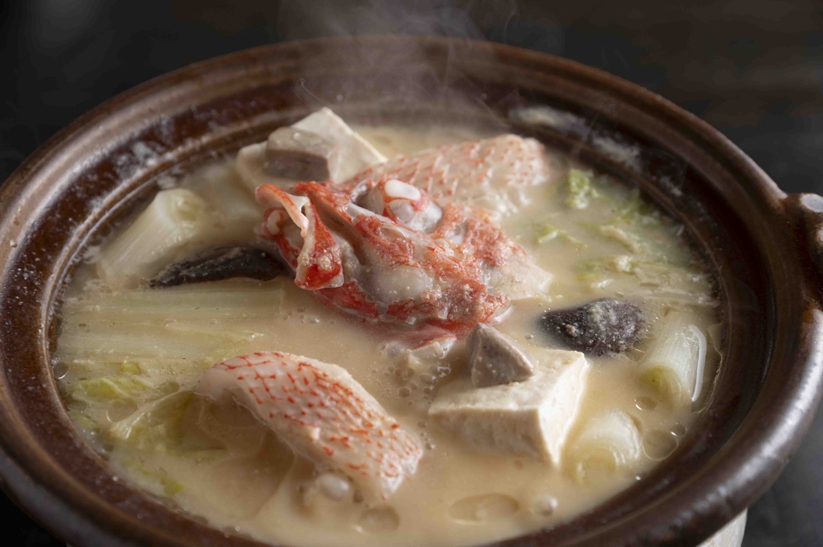 看板料理「羅臼産めんめの白味噌仕立て 鄙の座風」