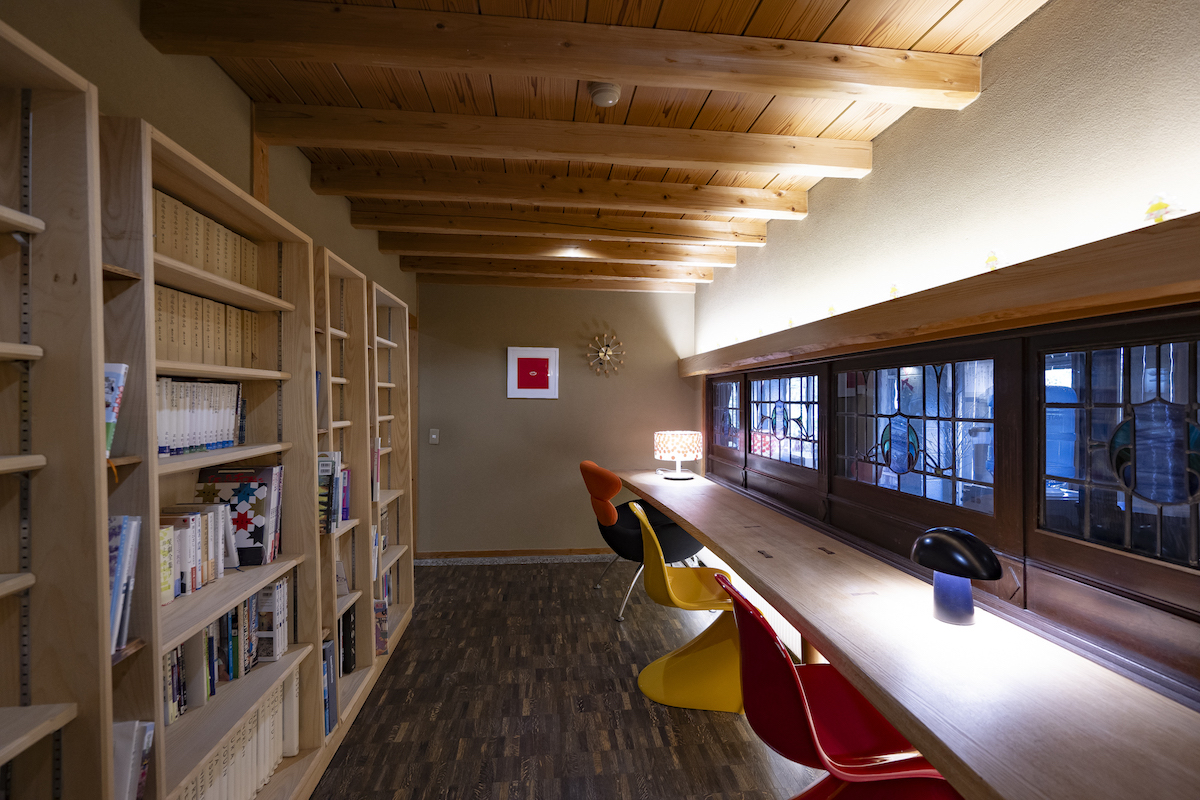 湯上がり処ではコーヒーやお茶を用意。写真は隣接するライブラリー