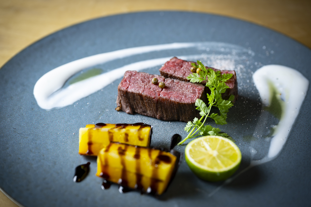 福島や東北のこだわりの食材を使った創作料理。郷土料理も味わえる