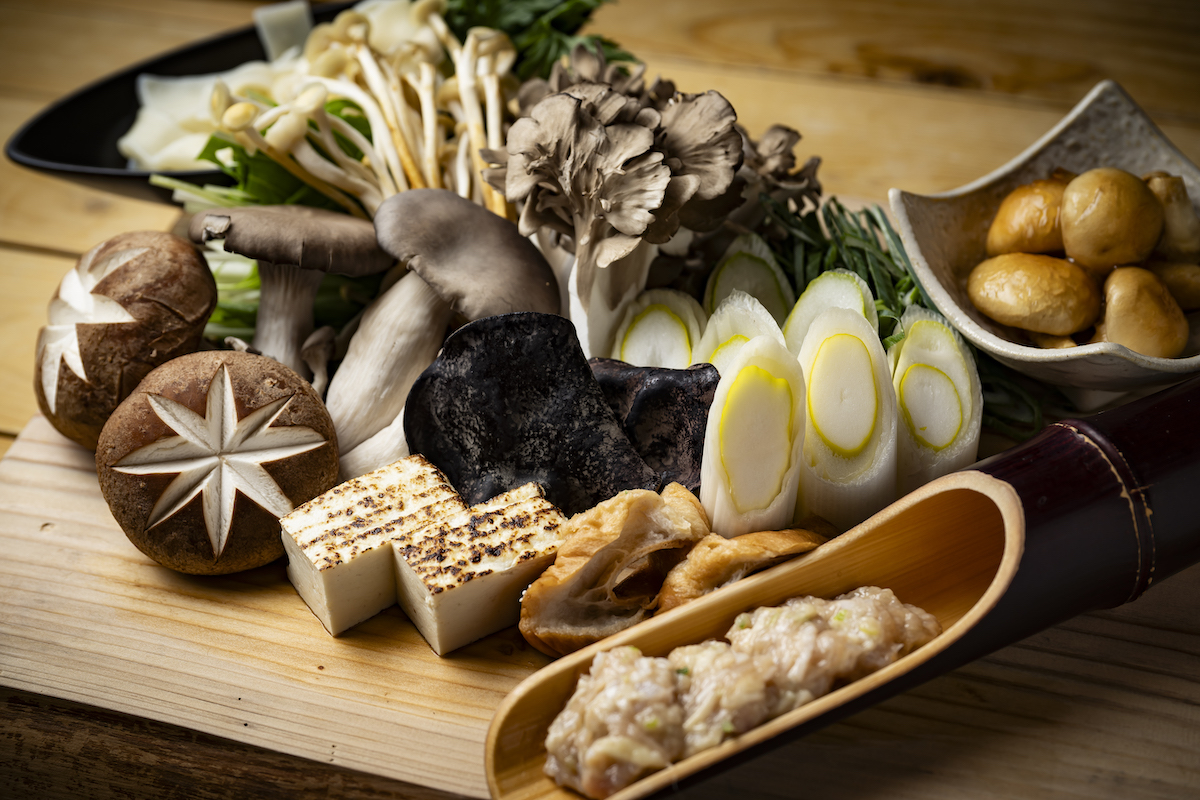 名物の「山人鍋」。素材の「彩り・歯ごたえ・味わい」が存分に楽しめる