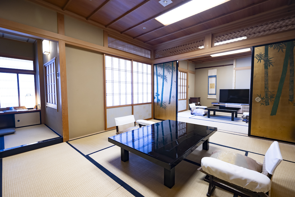 部屋ごとに趣が異なる客室。全室が内風呂＋露天風呂付き