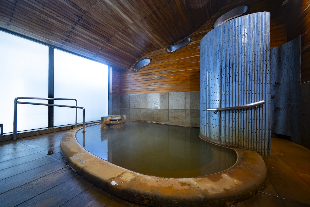 大浴場「あうるの湯」。あうる（owl）は宿の守り神のふくろうを指す