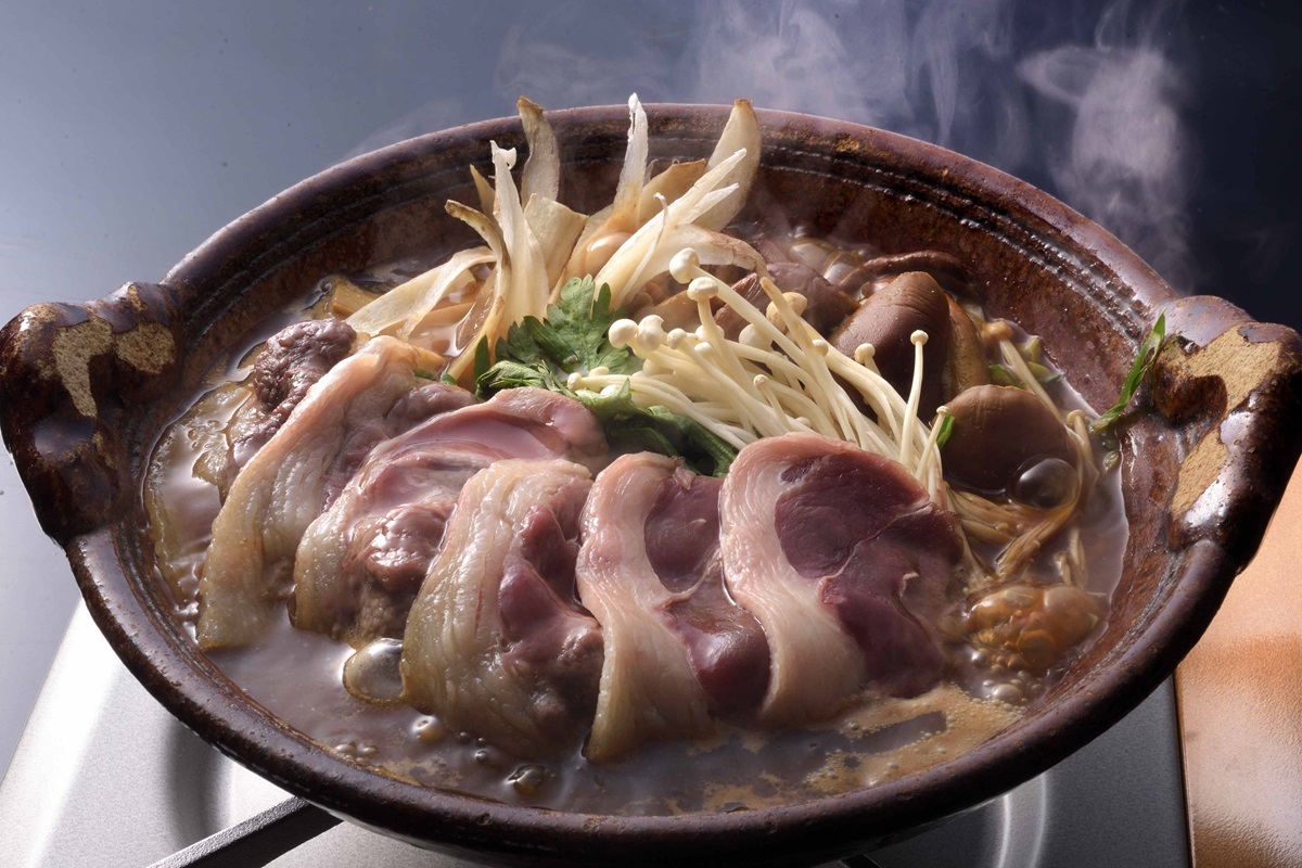 冬の名物料理「いのしし鍋」。クリタケの出汁も出てこっくりした味わい