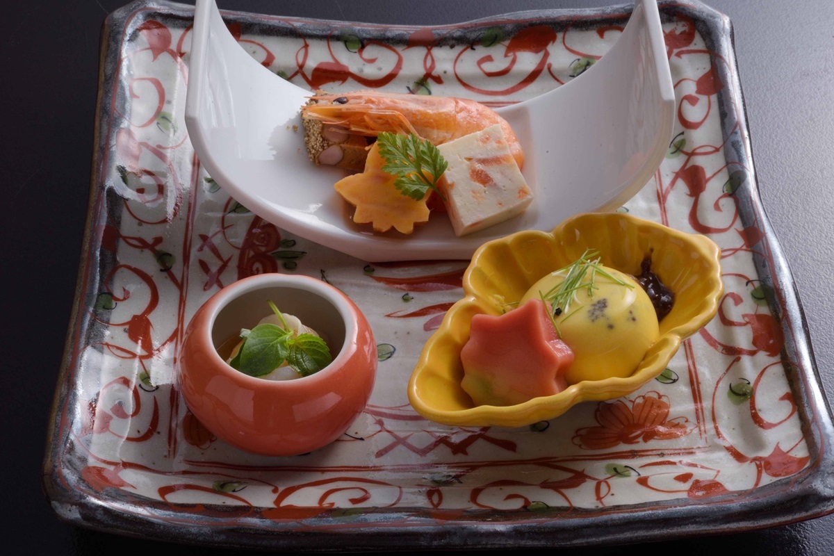 「飛騨産えごま宿儺かぼちゃ寄せ」など地元食材が揃う八寸