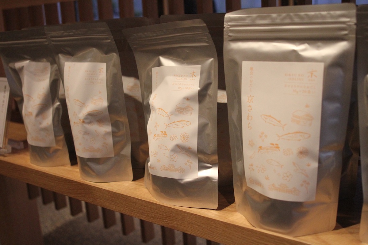 だしパックは、たくさん使いたい方向けに200gや300g入りの商品も