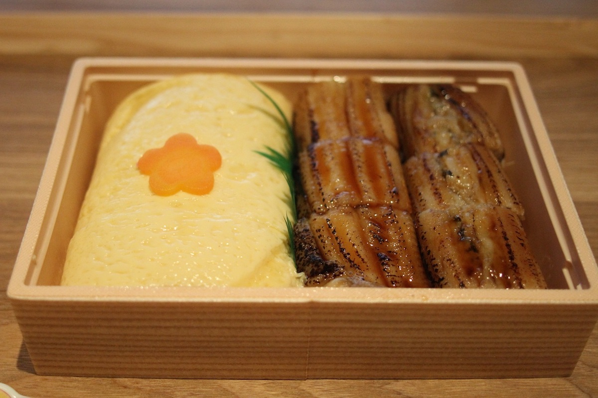 ボリューム満点の「だしまき穴子寿司弁当」