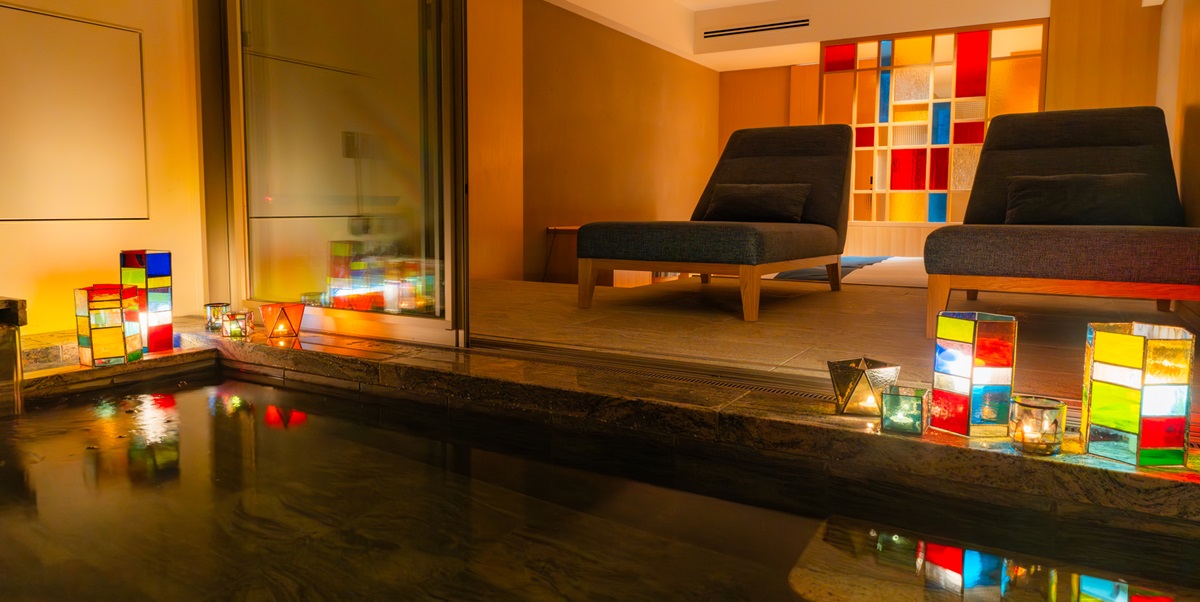 「界 雲仙」のおすすめ宿泊プラン！ロマンティックなステイが楽しめる「ステンドグラス滞在プラン」が2024年12月31日まで販売中