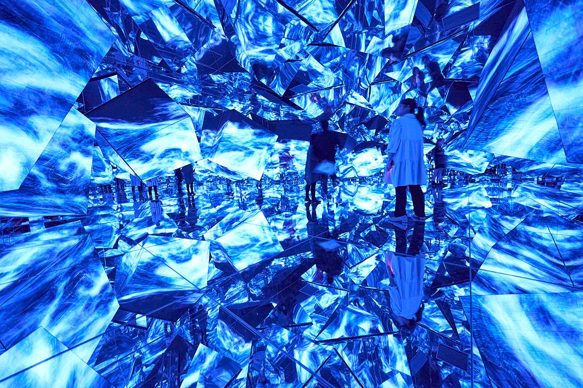 『Black Waves: 闇から生まれ闇に帰る』