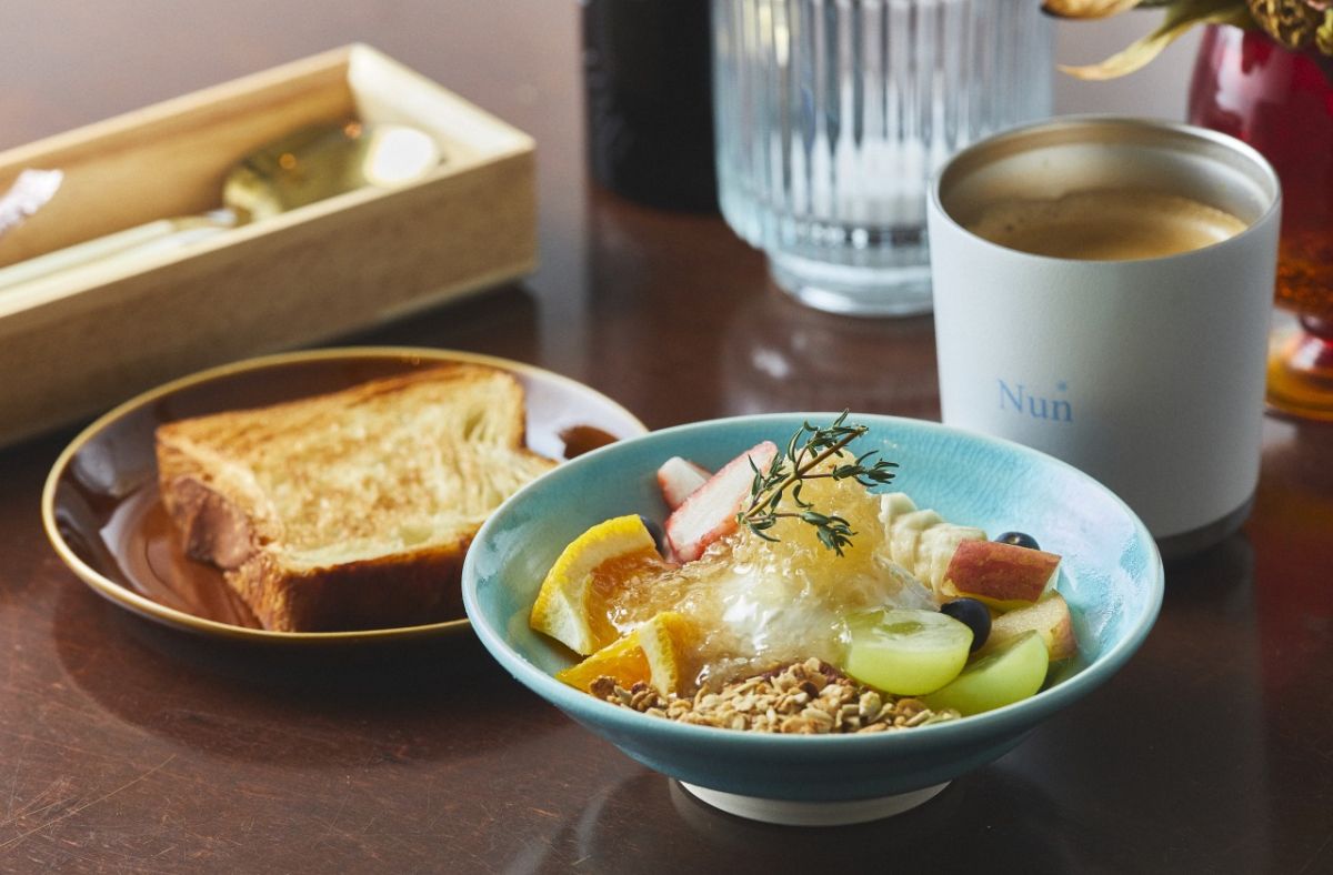 「スペシャルプレーン」1190円　「ドリップコーヒー」550円　「京都祇園ボロニア デニッシュ」＋250円　※ワンオーダー、ワンドリンク制