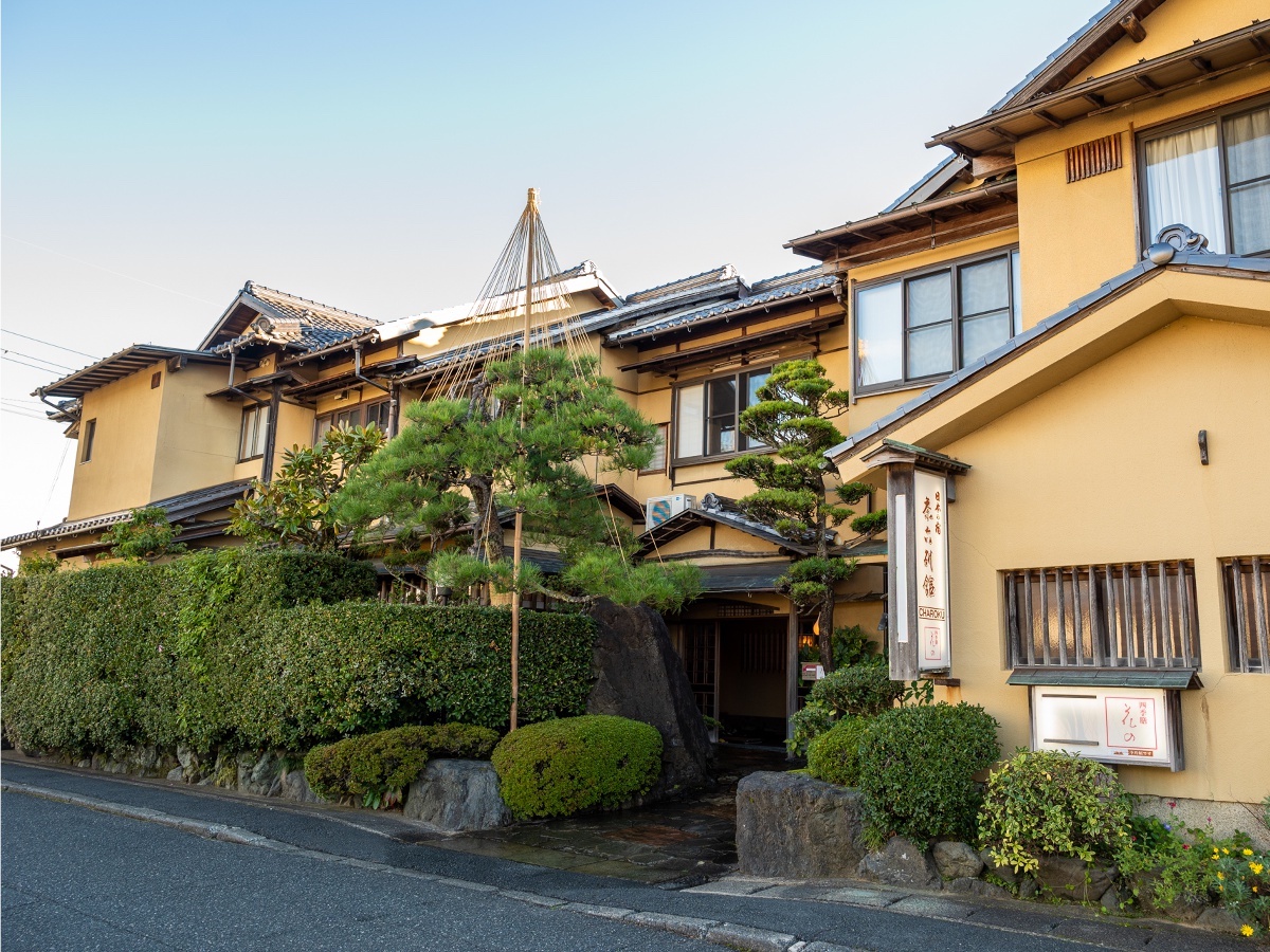 伝統的な数寄屋造り。初めて訪れた人も懐かしさを感じられる