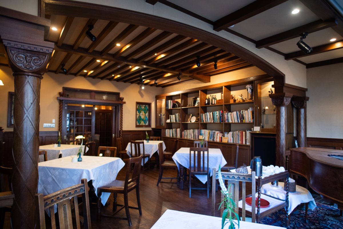 館内のライブラリーサロン「サロン・ド・ロシオ」