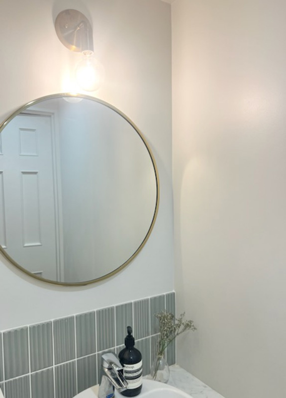 店内だけでなく、洗面所の鏡もかわいい♪