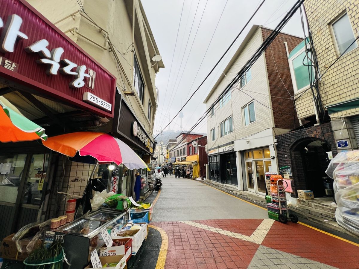 どこからでもソウルタワーが見えるのが解放村。