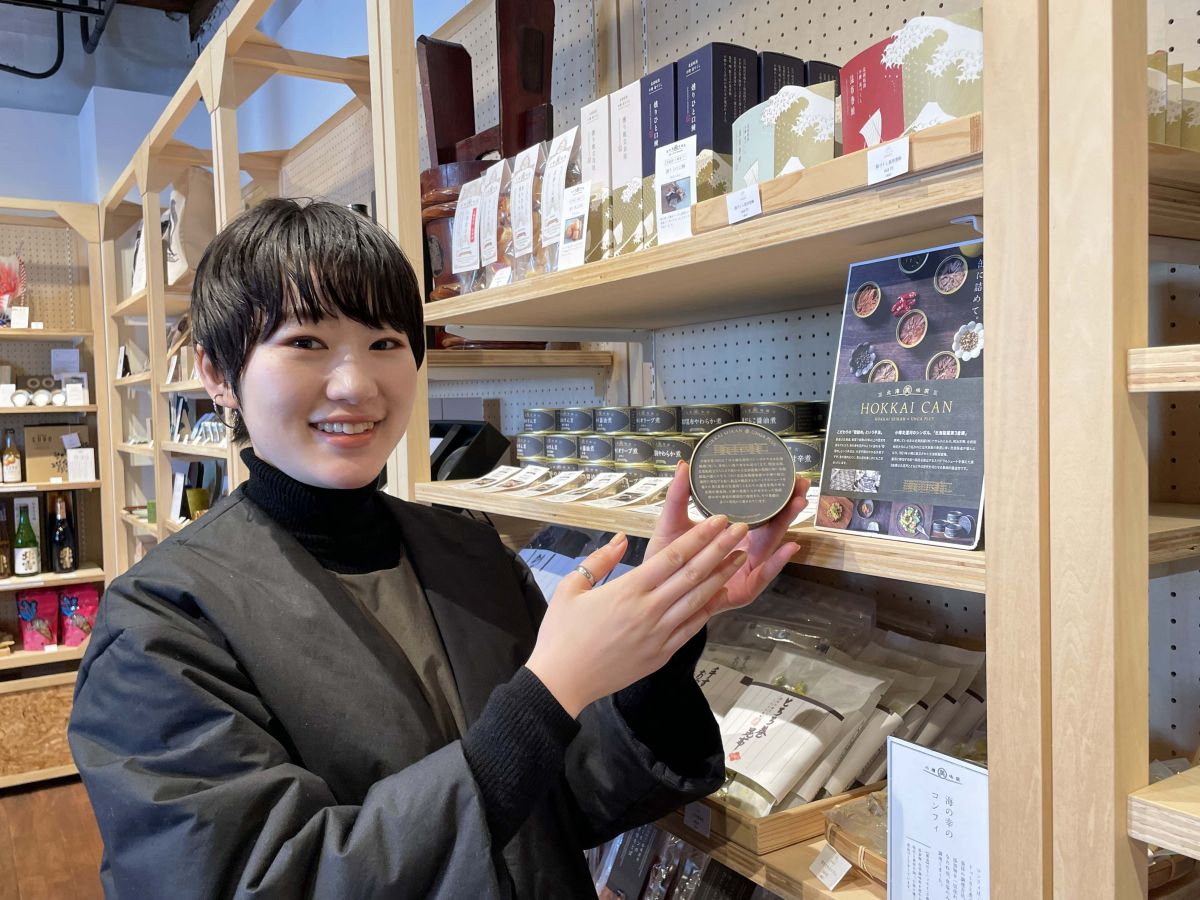 「北海美味撰 HOKKAI CAN」誕生のエピソードを話してくれた、店長の矢野梢さん