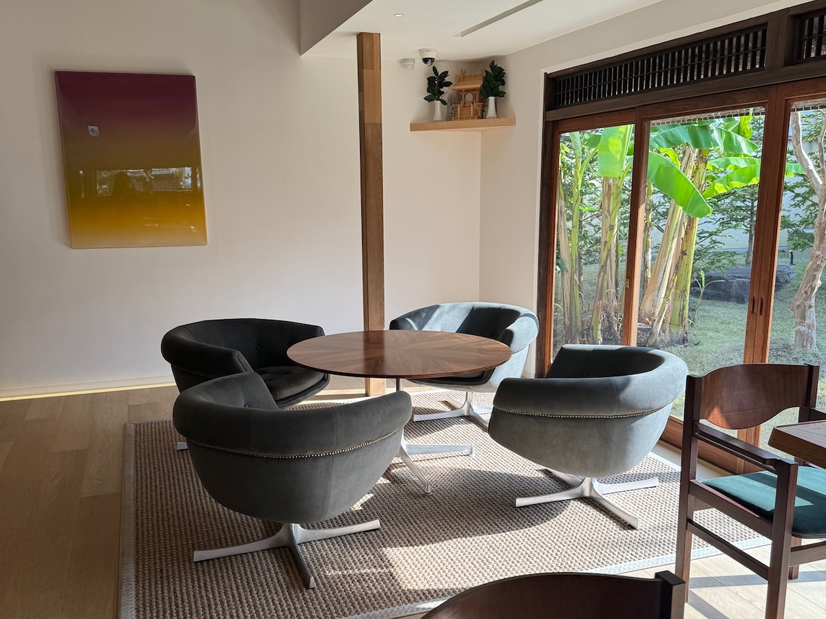 ゆったりと座れる4人掛けの座席もある