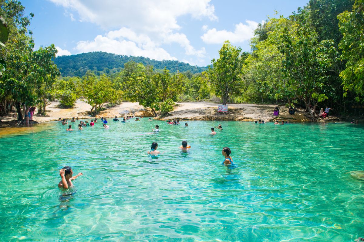 淡水の天然プール