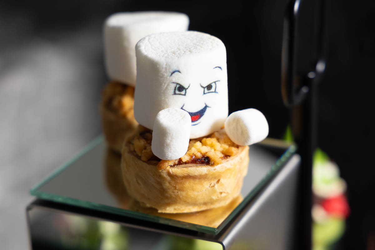 「苺とリュバーブのマシュマロマン・クランブル」