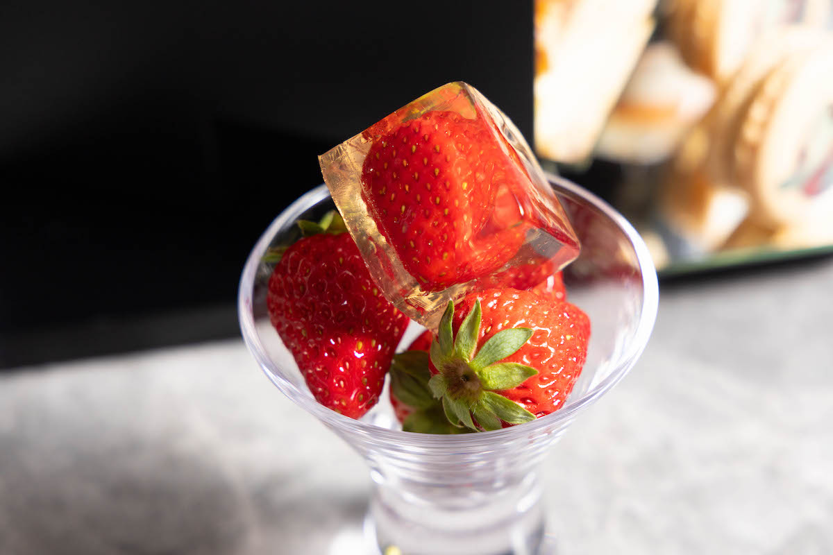 「苺とシャンパンゼリーのクリスタル」